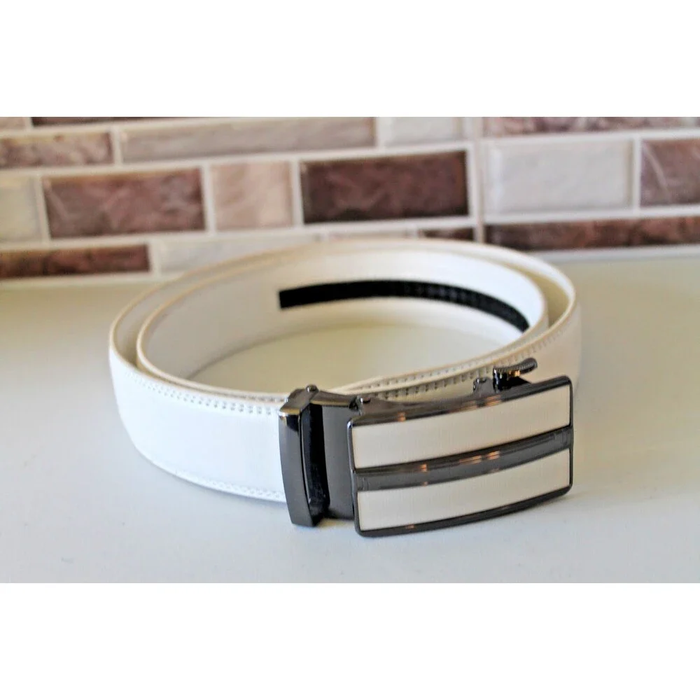 Womens White Faux Leather Fashion Belt w/Black & White Buckle Size 32